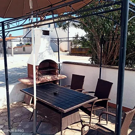 Abelia Pool View *